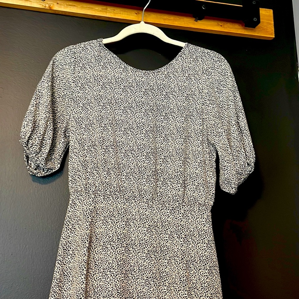 SIENNA SKY - Small Mid Arm Length White and Black Patterned Dress